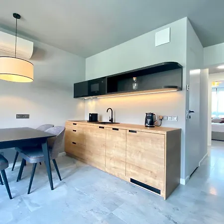Aparthotel H11 4*