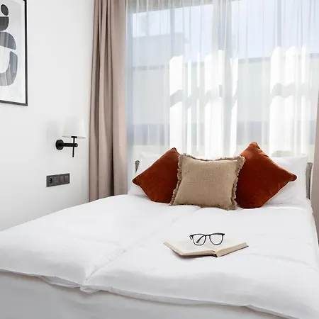 Aparthotel H11 4*