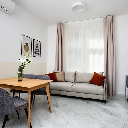 H11 Apartahotel Cracovia