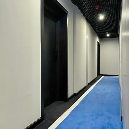 H11 Aparthotel 4*