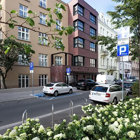 H11 Aparthotel 4*