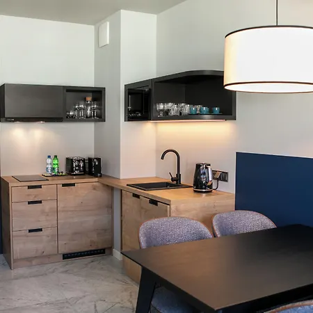 Aparthotel H11 4*